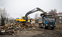 В Ханты-Мансийске снесли деревянный дом по ул. Строителей