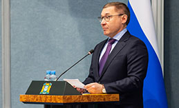 Владимир Якушев поблагодарил Наталью Комарову за эффективную работу