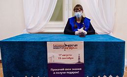 Участники викторины «Энергия развития Югры» получают подарки
