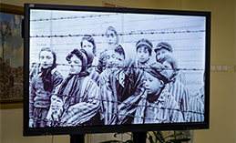 В Ханты-Мансийске работает выставка об узниках фашистских концлагерей