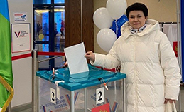 Члены местного политсовета «Единой России» голосуют за Президента РФ
