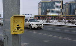 В Ханты-Мансийске установили новый светофор с кнопкой для пешеходов