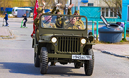 В Ханты-Мансийске «фронтовые бригады» поздравили ветеранов с Днём Победы