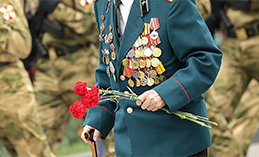 «ЕР» и волонтёры начали поздравлять фронтовиков с Днём Победы