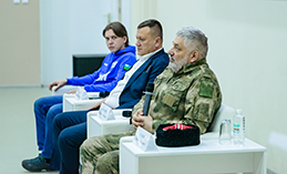 Ханты-мансийские студенты встретились с Героем России и бойцом СВО