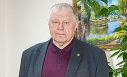 «Кто-то ведь должен». О лихих 90-х и курьёзах из жизни милиционера