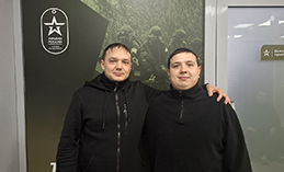 Братья из Екатеринбурга подписывают контракт на военную службу в Югре