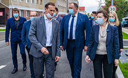 Наталья Комарова приняла участие в приёмке ремонта ул. Лопарева в Ханты-Мансийске