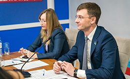 В Югре предложили учредить звания «Отец Героя» и «Мать Героя»