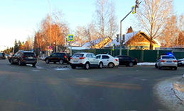 Пожилая женщина нарушила ПДД и спровоцировала аварию в Ханты-Мансийске