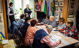 Пенсионерам Ханты-Мансийска рассказали об уловках мошенников