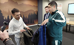 Два ветерана СВО из Ханты-Мансийска получили адаптивную одежду