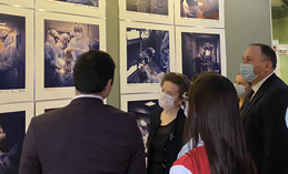 Наталья Комарова посетила фотовыставку «Красная зона»