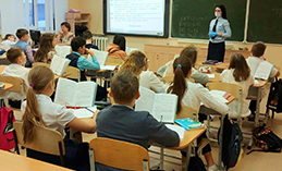Хантымансийским школьникам напомнили о правилах безопасности на зимних дорогах
