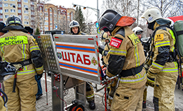 Максим Ряшин поздравил огнеборцев в 375-летием пожарной охраны России 