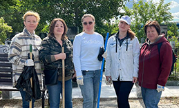 Команда Югры вышла на субботник на территории Северного кладбища