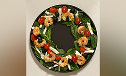 Салат «Рождественский венок». Как приготовить вкусно и празднично?