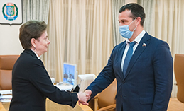 Наталья Комарова снова наделила Эдуарда Исакова полномочиями сенатора