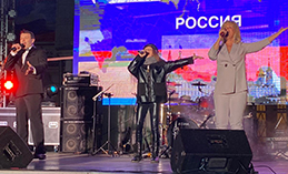 Артисты «Октября» поздравили крымчан с Днём воссоединения с Россией