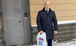 Единороссы помогли многодетной семье