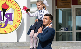 Максим Ряшин поздравил хантымансийских школьников с Днём знаний