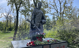 Бойцы батальона «Югра» восстановили памятник советским воинам в Авдеевке