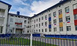 944 человека эвакуировали из гимназии в Ханты-Мансийске