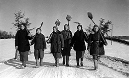 Помощь ударными темпами. Ханты-Мансийск – город трудовой доблести