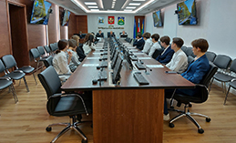 Старшеклассников Ханты-Мансийска пригласили в думу города