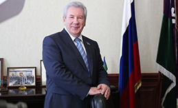Борис Хохряков поздравил югорчанок с Международным женским днём