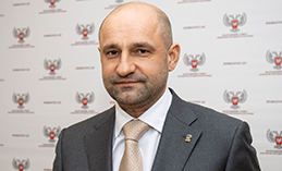 Артём Жога поздравил жителей УрФО с Днём Победы