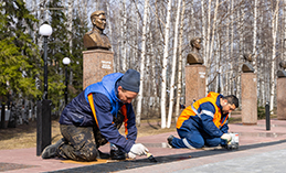 Хантымансийцы навели порядок в парке Победы