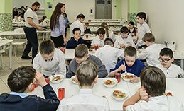 Как в Ханты-Мансийске родители проверяют школьное питание
