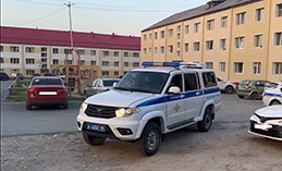 Двое хантымансийцев угрожали поджечь машину полицейских