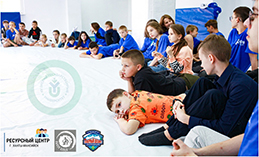 Для детей из Макеевки провели урок в клубе смешанных единоборств