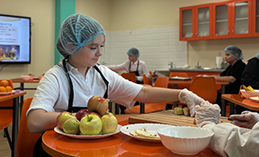 Юных хантымансийцев учат готовить полезные перекусы