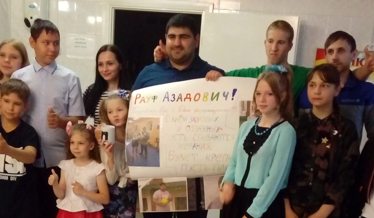 поздравляем инструктора по физкультуре с днем физкультурника.jpg