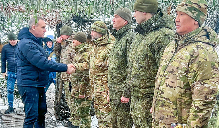 губернатор Югры встретился с бойцами.jpg