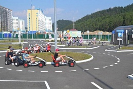 Полезные каникулы: юные горожане спешат в Автогородок