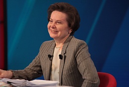 Наталья Комарова поздравила югорчанок с Днём матери