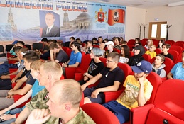 Каникулы с Росгвардией: школьники города больше узнали о бойцах федеральной службы