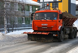 Снег в Ханты-Мансийске убирают круглосуточно