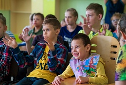 Для детей с ограниченными возможностями организовали обучающий спектакль