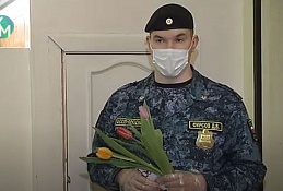 Приставы Ханты-Мансийска поздравили женщин