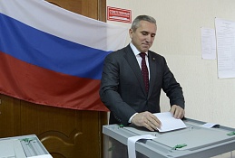 Наталья Комарова поздравила Александра Моора со вступлением в должность губернатора Тюменской области
