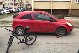 Юный велосипедист въехал в иномарку в Нягани