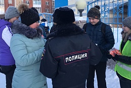 Сотрудники ГАИ и «Смотровчане Югры» рассказали хантымансийцам, как стать заметнее