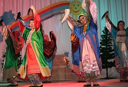 Европейские гости исполнили хантыйский танец
