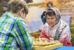 В Ханты-Мансийске показали, как играть в шахматы «Топис»