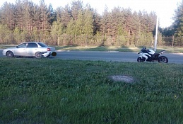 Мотоциклист вылетел под колеса автомобиля в Сургуте